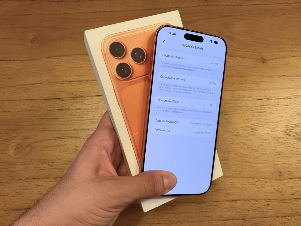 iPhone seminovo mostrando a tela de saúde da bateria